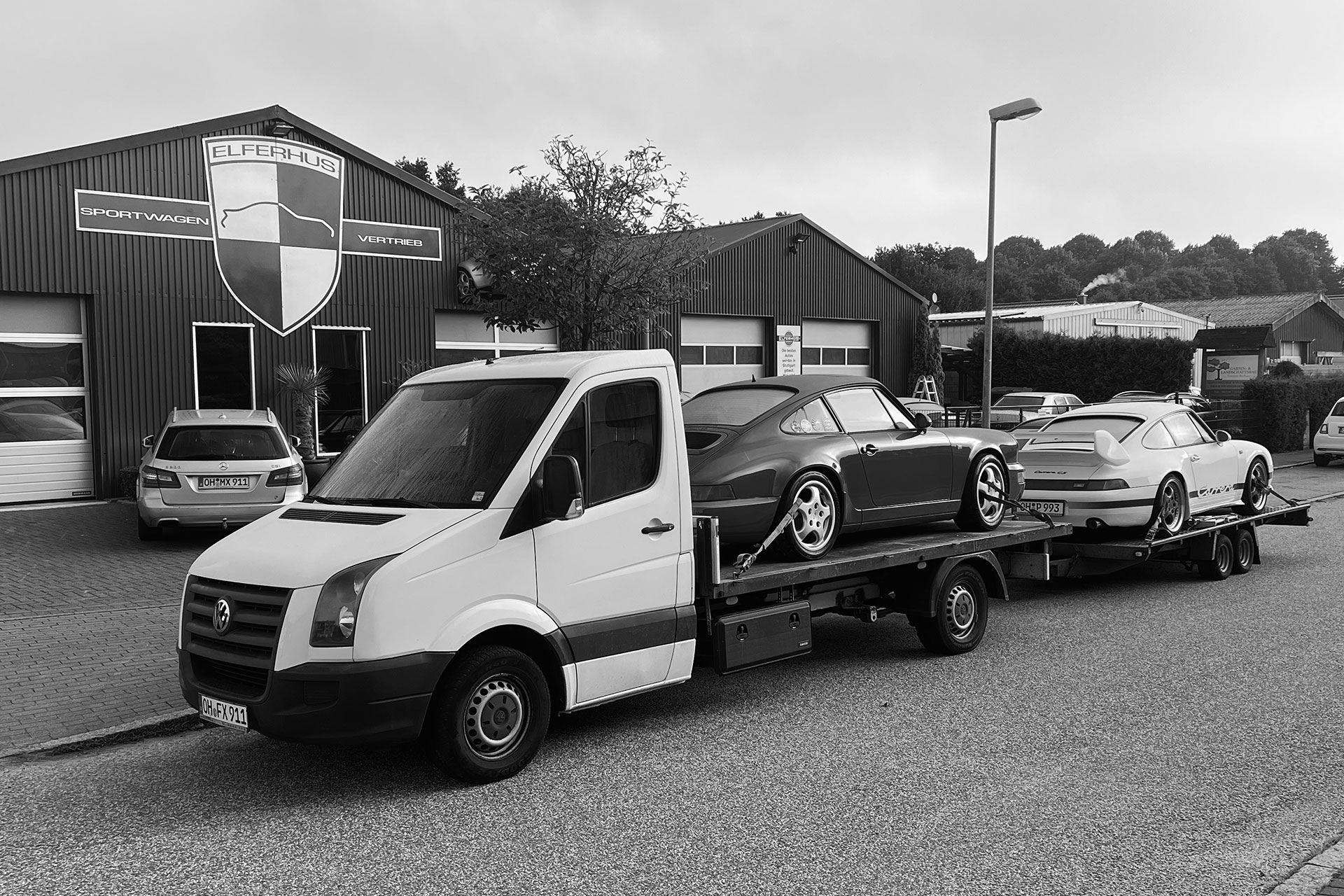Ein Transporter für die Verladung von Porsche Modellen für die sichere Verladung bei Ankauf und Verkauf.